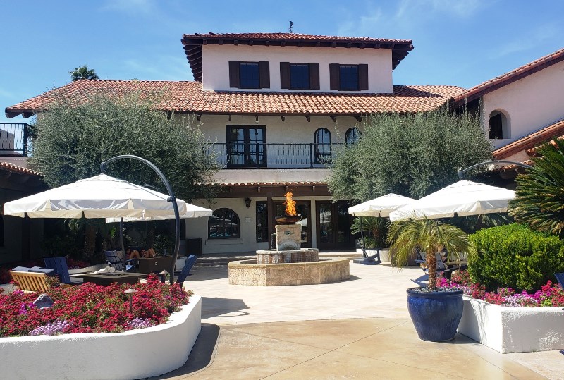 Omni Rancho Las Palmas hotel courtyard