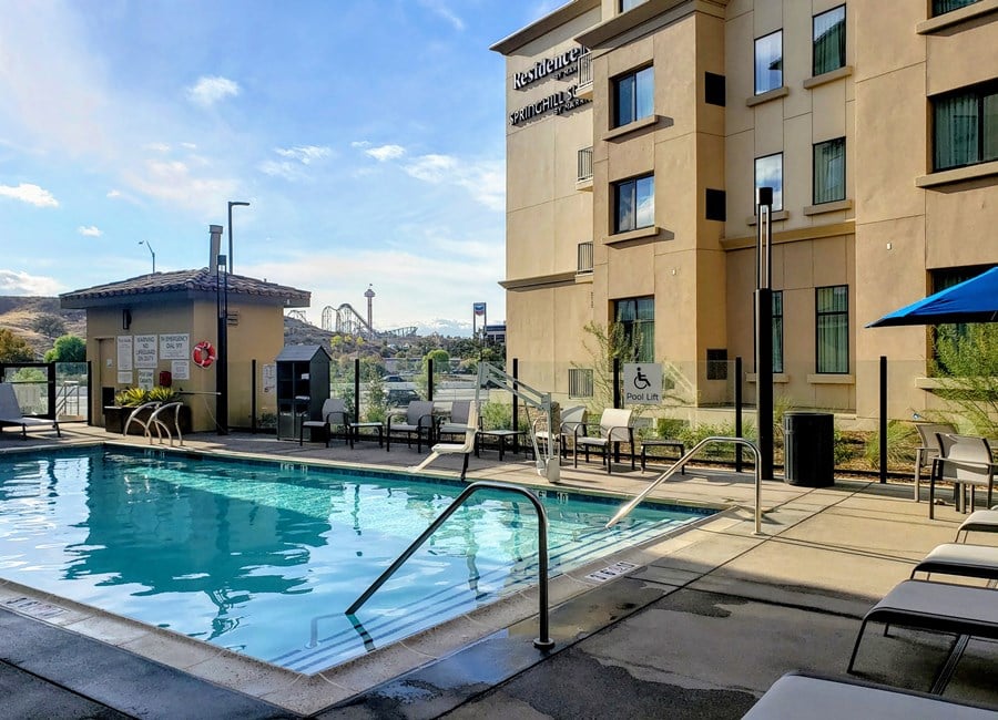 Six Flags Magic Mountain Holiday Inn Hotel Pool