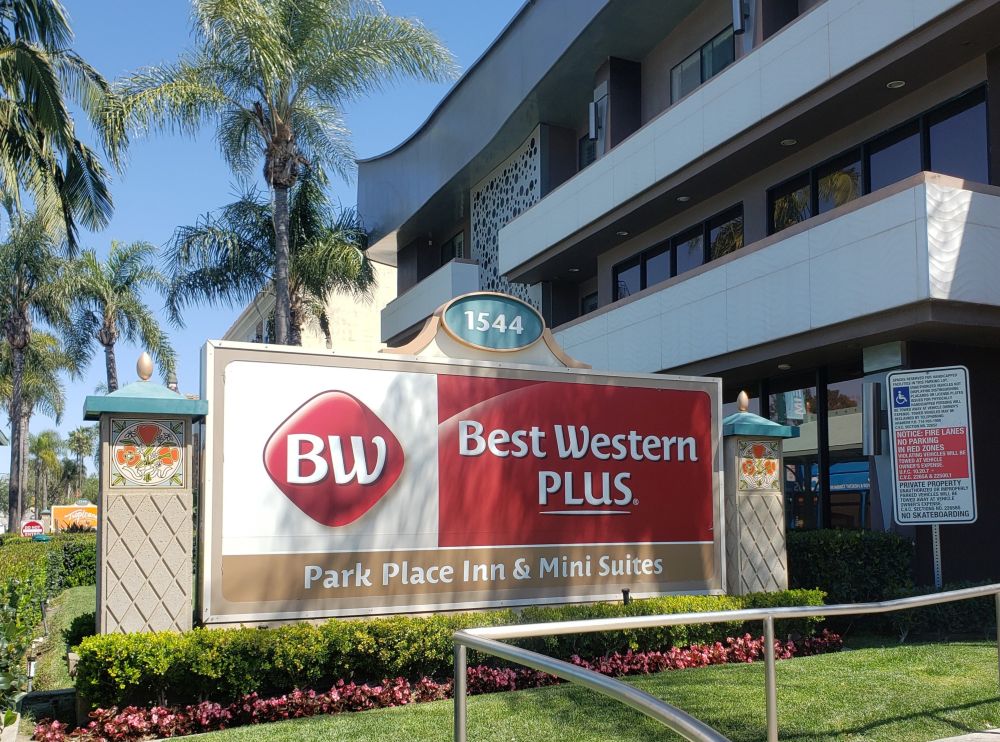 Best Western Park Place Hotel walking distance to Disneyland